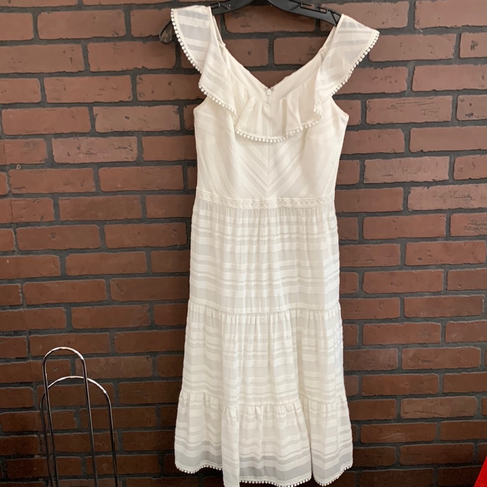 1-3519 Antonio Melani white Kaden ruffled lined sleeveless dress size 4 NWT